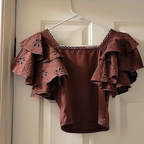 BRAND NEW | Cropped Feminine Top - Picture 2 of 3